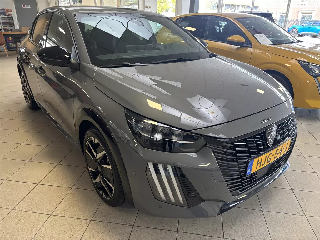 PEUGEOT 208 1.2 Hybrid 136 e-DCS6 GT PEUGEOT 208 1.2 Hybrid 136 e-DCS6 GT